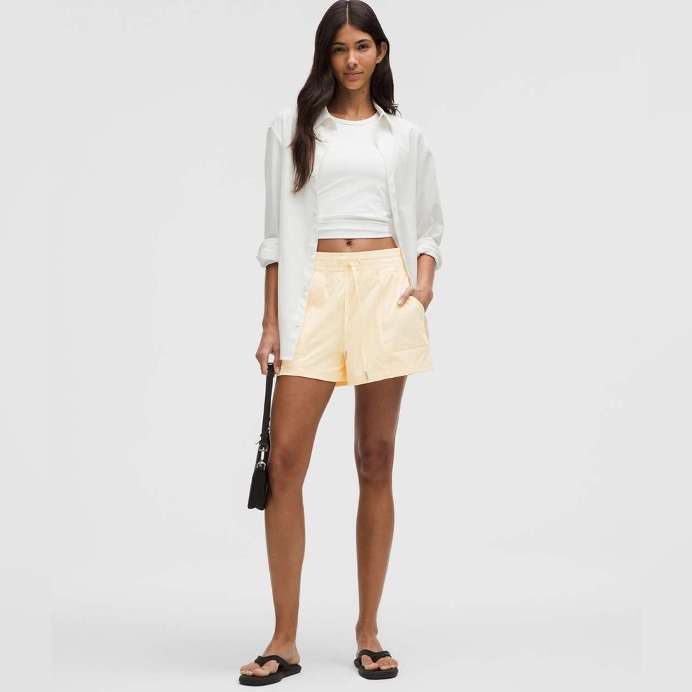 Lululemon Dance Studio High Rise Short 3.5 buttercream size 6